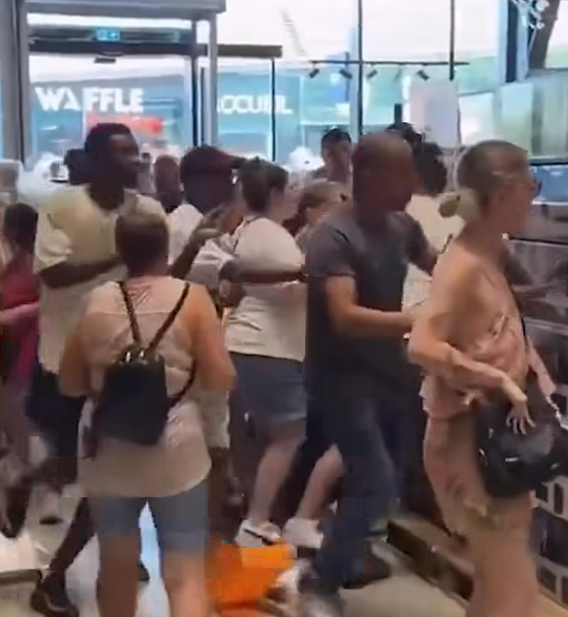 No momento, você está visualizando Calor intenso leva franceses ao desespero por ar-condicionado; ASSISTA VÍDEO