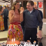 Faustão surge sorridente ao lado da esposa em aniversário; VEJA VÍDEO