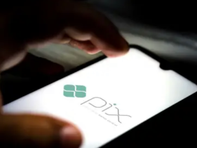 Nova pesquisa mostra migração em massa para o digital e bancos anunciam medida; VEJA