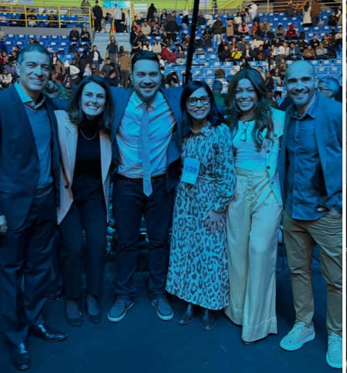 No momento, você está visualizando Apresentadora da TV Globo e esposo são consagrados em igreja; VEJA MAIS