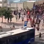 URGENTE: invasão de imigrantes de Marrocos a Espanha pela fronteira impressiona pela quantidade de pessoas, VEJA VÍDEO