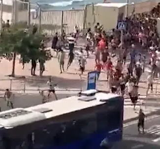 No momento, você está visualizando URGENTE: invasão de imigrantes de Marrocos a Espanha pela fronteira impressiona pela quantidade de pessoas, VEJA VÍDEO