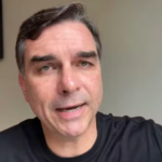 URGENTE: PF avalia colocar Flávio Bolsonaro na lista da Interpol por conta do ‘Dark Horse’