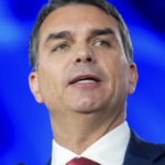 Flávio Bolsonaro sugere em documento enviado aos EUA trocar tarifas sobre o Brasil por punição a autoridades; ENTENDA