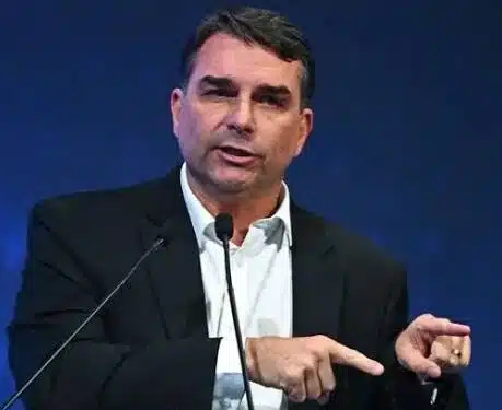 No momento, você está visualizando Registros indicam que Flávio Bolsonaro estava no Brasil durante período de evento em Nova York