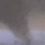 Tornado de grandes proporções causa destruição na China e vídeo impressiona, VEJA