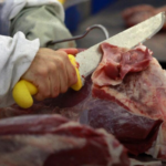 Carne brasileira perde mercado na China, pecuaristas passam sufoco e recorrem a férias coletivas; VEJA