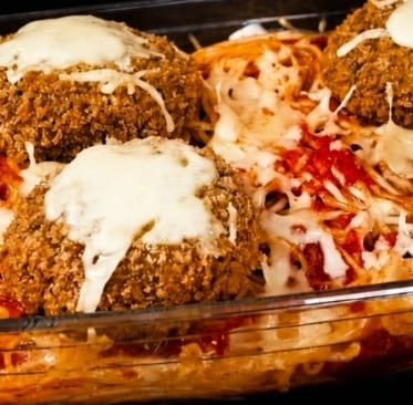 No momento, você está visualizando Trouxemos hoje receita especial dsMacarrão de Forno com Polpetone: a união perfeita entre o clássico e o conforto. Deliciosa e fácil de fazer
