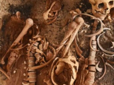 As misteriosas línguas de ouro encontradas em tumba de 2000 mil anos no Egito; VEJA