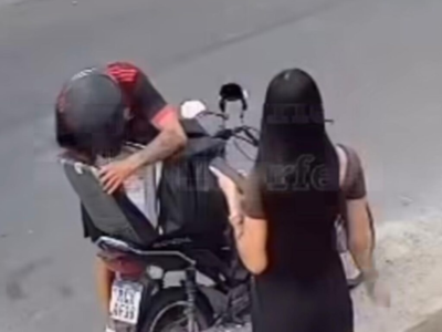 Motoboy é rendido e tem moto roubada em plena entrega; VEJA VÍDEO