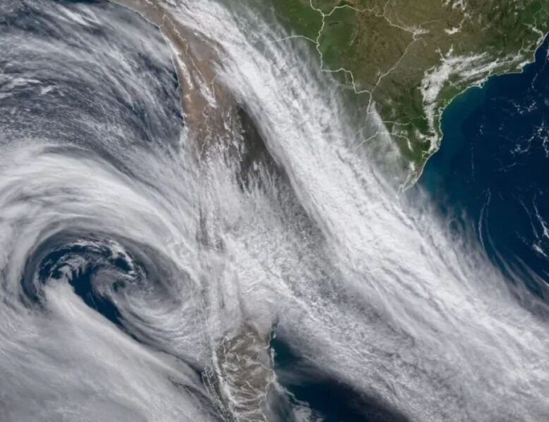 No momento, você está visualizando Dois rios atmosféricos colocam Brasil, Chile e Argentina em alerta para temporais e chuva extrema de 500 mm
