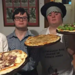 Amigos com síndrome de Down criam própria pizzaria após falta de oportunidades, VEJA