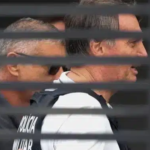 Imprensa faz a conta de visitas a Bolsonaro mas não informa que são de médicos e barbeiro