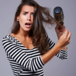 O que o inverno tem a ver com a queda de cabelo? Entenda essa relação, com infecções que podem desencadear o eflúvio telógeno em grande parte das pessoas