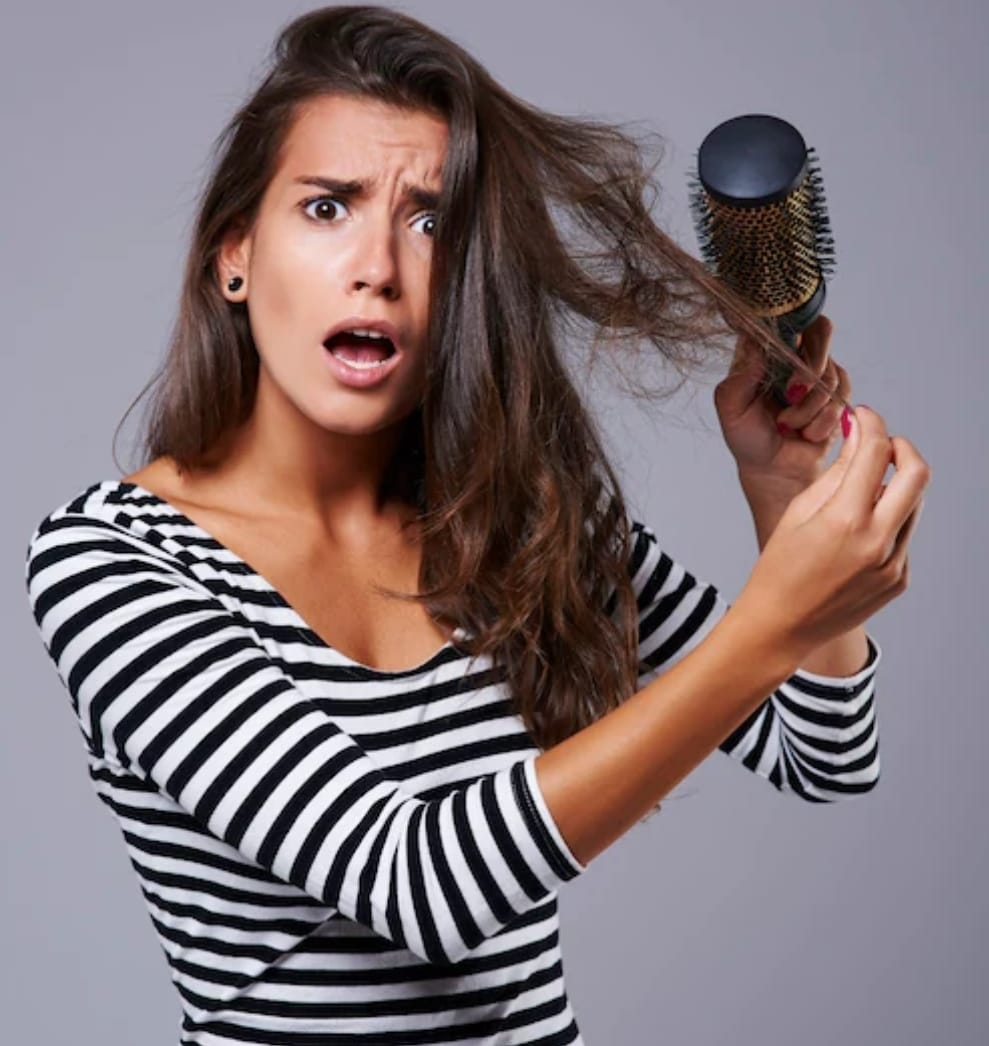 No momento, você está visualizando O que o inverno tem a ver com a queda de cabelo? Entenda essa relação, com infecções que podem desencadear o eflúvio telógeno em grande parte das pessoas