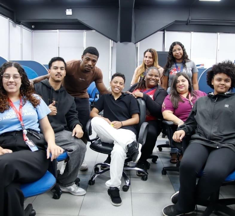 No momento, você está visualizando Paschoalotto abre 400 vagas de emprego em Marília e oferece transporte fretado para cidades da região. Elas incluem PcDs e 50 +