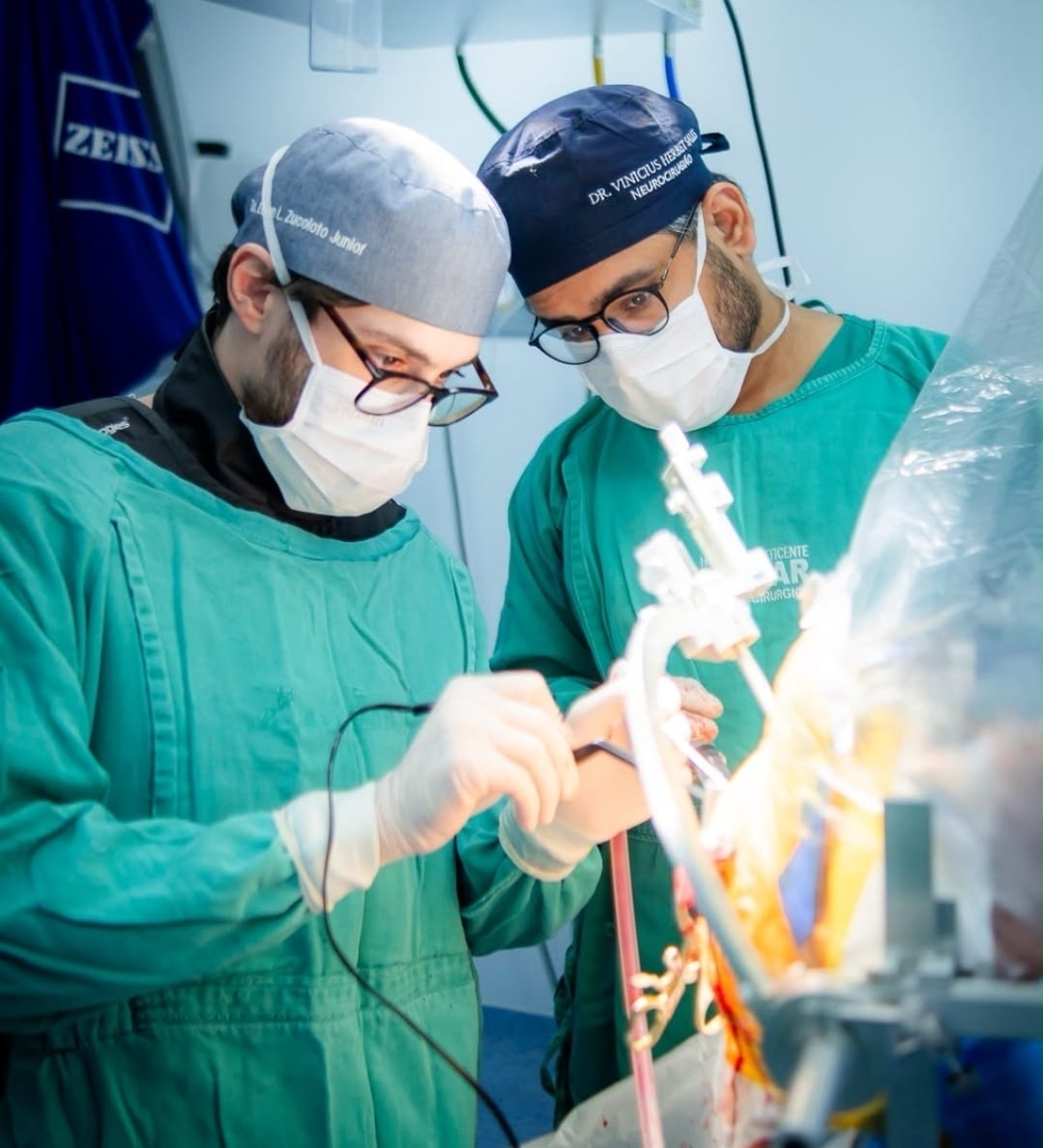 No momento, você está visualizando Hospital Beneficente Unimar realiza com sucesso primeira cirurgia de estimulação cerebral profunda para tratamento do Parkinson. Um marco na madicina de alta complexidade. Saiba tudo