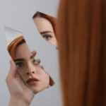 Transtorno de múltiplas identidades existe? Veja o que a ciência sabe. Associado a traumas na infância, o TDI) provoca rupturas na memória e na percepção de si mesmo. Entenda