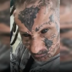 Veja como era o rosto do tatuador morto em tribunal do crime antes das tatuagens; FOTO IMPRESSIONA