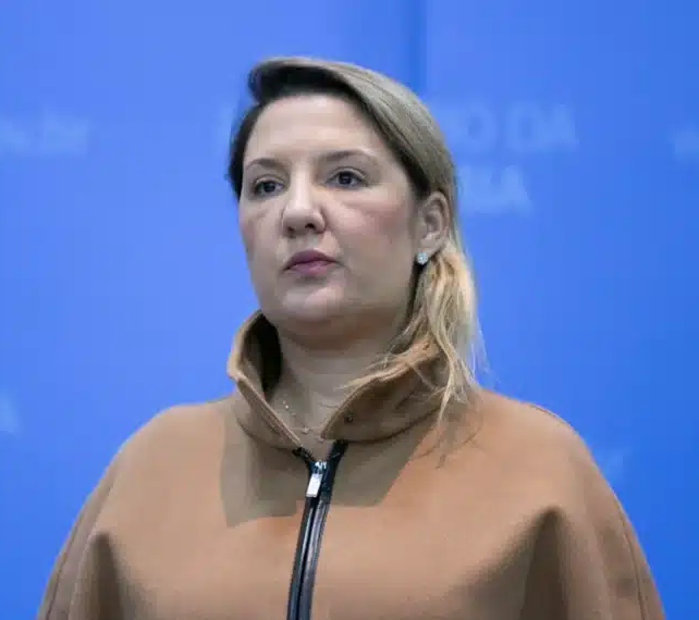 No momento, você está visualizando Ex-Itaú se junta à equipe de Daniella Marques na campanha de Flávio Bolsonaro
