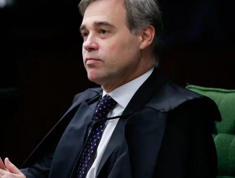 No momento, você está visualizando Urgente: André Mendonça restringe mais ainda acesso ao inquérito do INSS e deixa cúpula da PF irritada