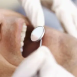 Uso de canetas de Ozempic pode afetar a boca? Veja os impactos nos dentes e no hálito