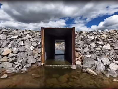 Flagra mostra contêiner usado de forma improvisada como passagem de água em obra inaugurada por Lula no RN; VEJA VÍDEO