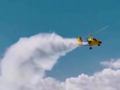 CENAS FORTES: Helicóptero despenca após colisão durante voo turístico e atinge pessoas na praia; VEJA MOMENTO