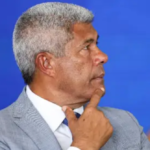 Governador da Bahia, Jerônimo é vaiado no desfile de 2 de Julho e acende alerta para o PT