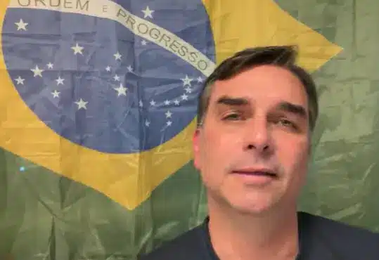 No momento, você está visualizando “Pau-mandado de Lula”: entenda fala de Flávio Bolsonaro sobre o diretor-geral da PF