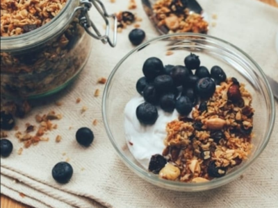 Café da manhã rico em proteína e fibra ajuda a emagrecer, indica pesquisa publicada no British Journal of Nutrition. Elas estimulam hormônios ligados à redução da fome. Entenda