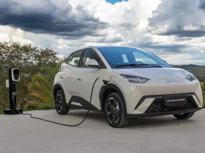 Carros elétricos podem pagar mais de 60% em taxas que veículos a gasolina; entenda o motivo