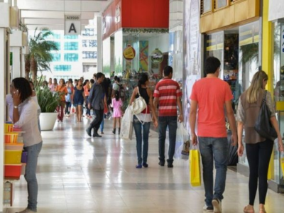 Mudam as regras para trabalhar em feriados no comércio, VEJA