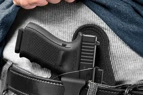No momento, você está visualizando Porte de arma pode ser ampliado para novas profissões; veja quem poderá solicitar se projetos forem aprovados