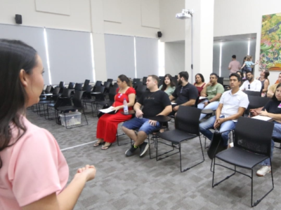 Projeto Nascer com Amor reúne gestantes e acompanhantes no HBU em encontro sobre amamentação e também participação paterna
