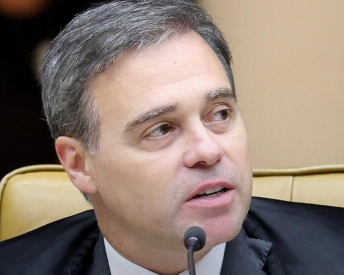 No momento, você está visualizando URGENTE: André Mendonça determina que governo Lula abra dados de gastos em 10 dias