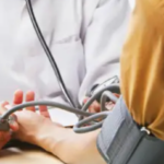 Pressão arterial e Alzheimer: entenda a relação surpreendente revelada pelo maior estudo já feito