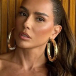 Idoso de 96 anos entra na Justiça contra Deborah Secco e cobra R$ 100 mil, entenda o caso