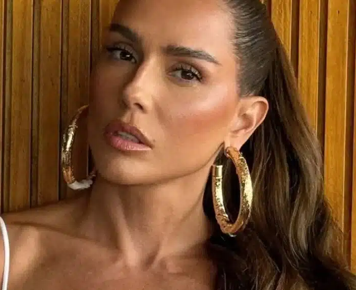 No momento, você está visualizando Idoso de 96 anos entra na Justiça contra Deborah Secco e cobra R$ 100 mil, entenda o caso