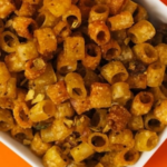 Snack crocante de macarrão na air fryer é alternativa prática para beliscar entre as refeições. Trouxemos hoje a receita com passo a passo. Prática e fácil