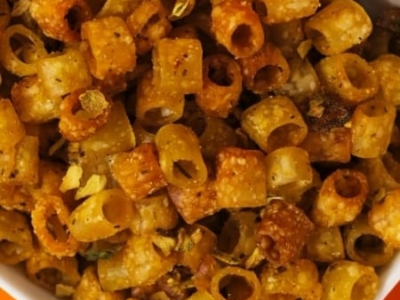 Snack crocante de macarrão na air fryer é alternativa prática para beliscar entre as refeições. Trouxemos hoje a receita com passo a passo. Prática e fácil