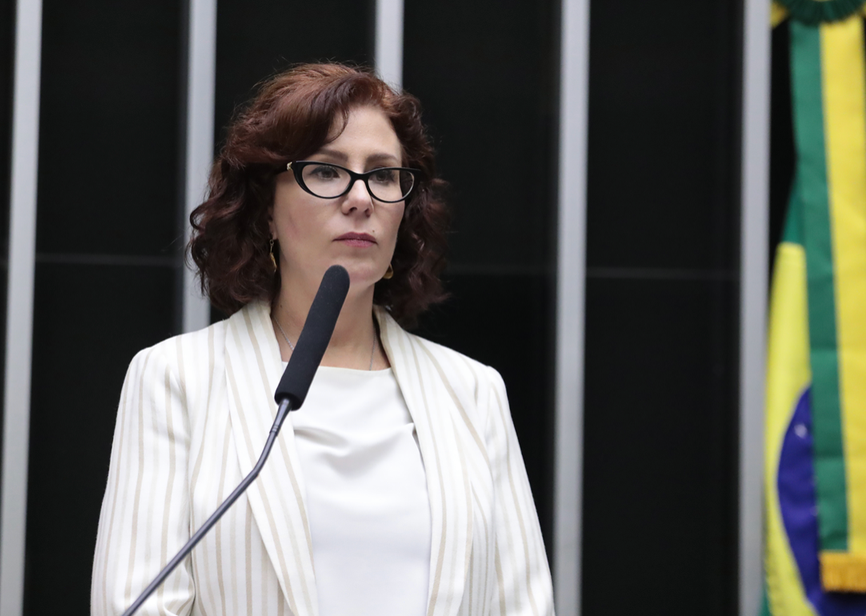 No momento, você está visualizando Defesa de Zambelli acionará o TPI, em Haia, contra Alexandre de Moraes; ENTENDA