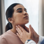 Os sinais de que a tireoide não vai bem, e quase ninguém percebe. Ela influencia humor, memória, fertilidade, sono e vida sexual. Em idosos, o quadro pode ser ainda mais discreto