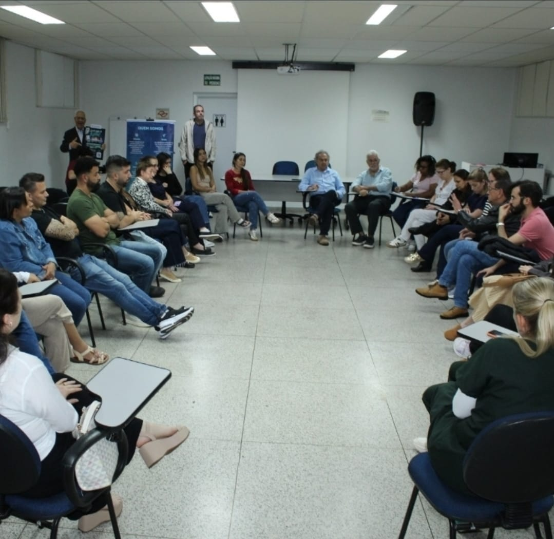 No momento, você está visualizando Reunião destaca experiência do paciente da UTI Geral da Santa Casa de Marília. Encontro faz parte das ações de humanizacão e contínuo aprimoramento. Entenda
