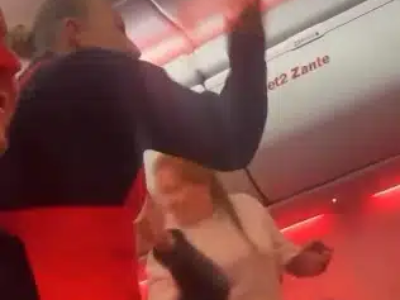 Briga no ar: passageiros são retirados pela polícia após voo ser desviado para Bruxelas; VEJA VÍDEO
