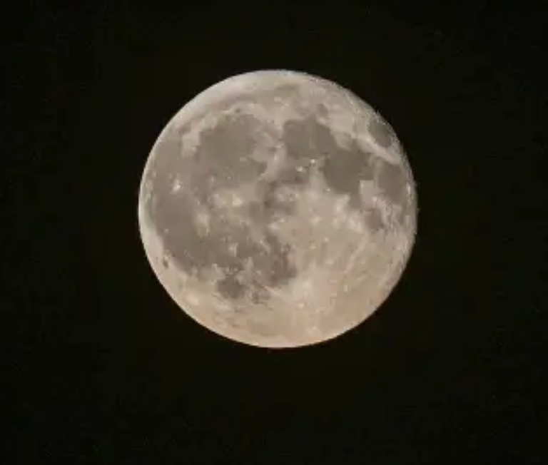 No momento, você está visualizando Veja as primeiras imagens da cratera na Lua após impacto de foguete da SpaceX