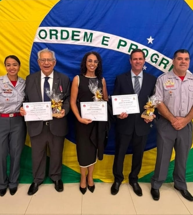 No momento, você está visualizando Santa Casa de Marília recebe homenagens na solenidade de aniversário de 56 anos do 10º Grupamento de Bombeiros. Destaque na parceria das instituições