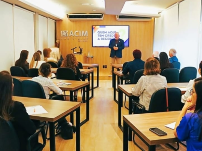 Programas de recuperação de créditos são explicados e demonstrados para empresários em reunião na Associação Comercial. Entenda aqui também