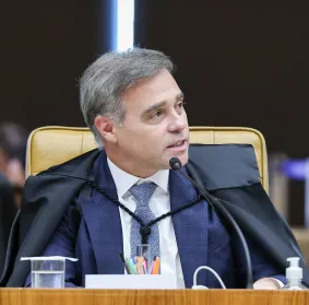 No momento, você está visualizando Pressão sobre o PT: Mendonça determina entrega de provas e documentos ao TSE