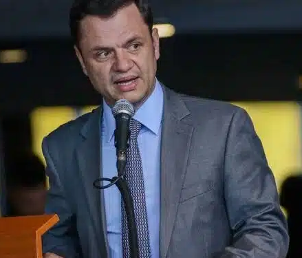 No momento, você está visualizando Defesa de Anderson Torres diz que ex-ministro foi condenado por crimes que ainda não existiam